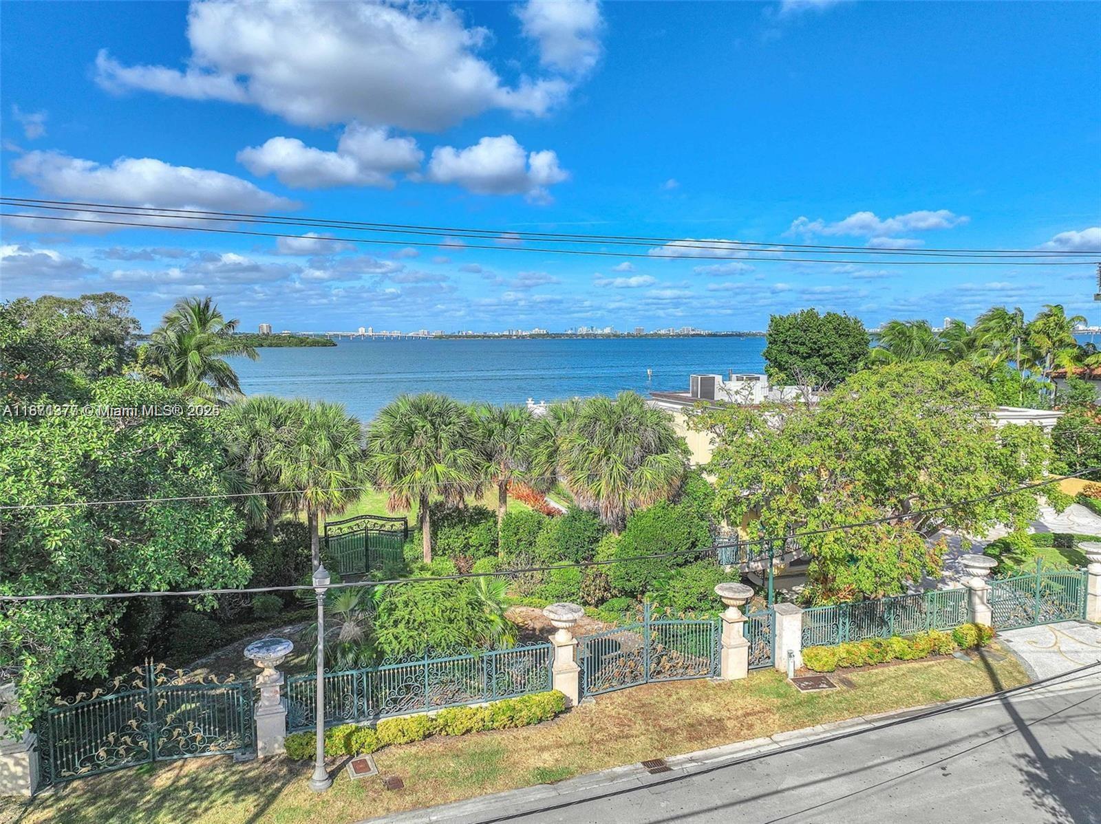 910 N Venetian Dr Miami Beach, FL 33139