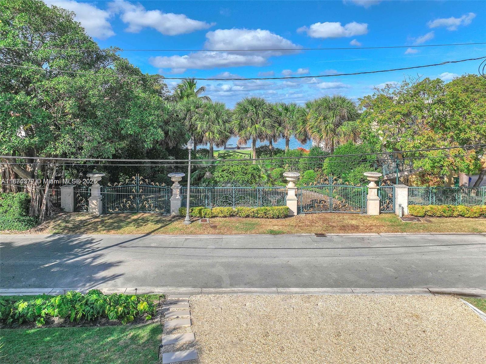 910 N Venetian Dr Miami Beach, FL 33139