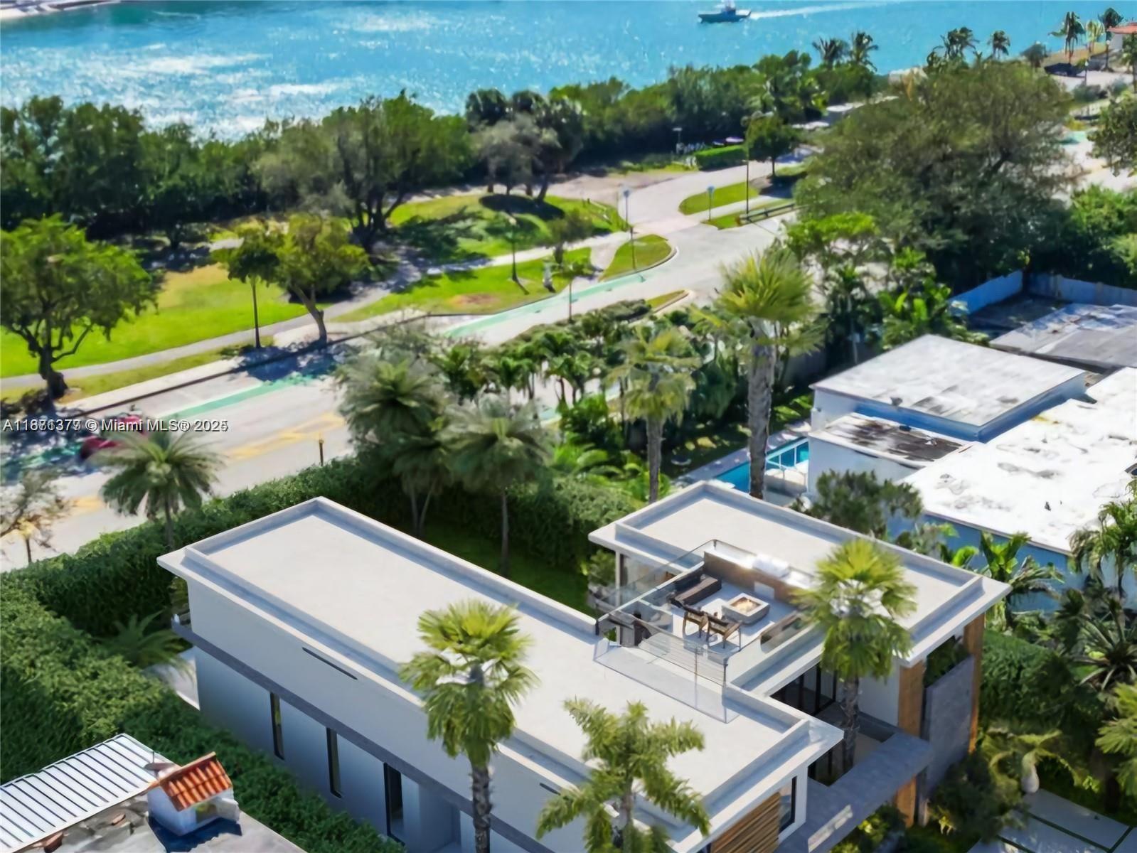 910 N Venetian Dr Miami Beach, FL 33139