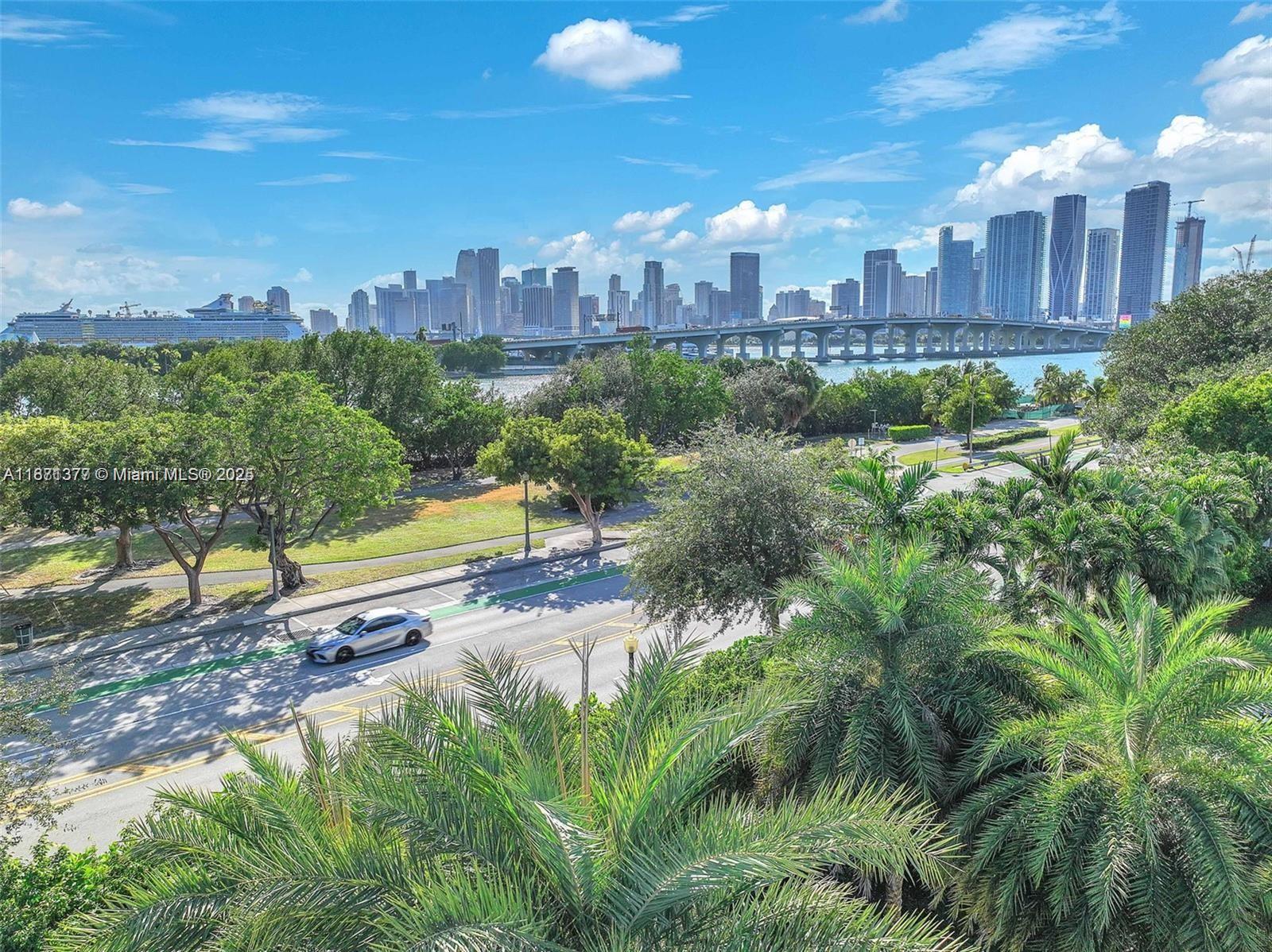 910 N Venetian Dr Miami Beach, FL 33139