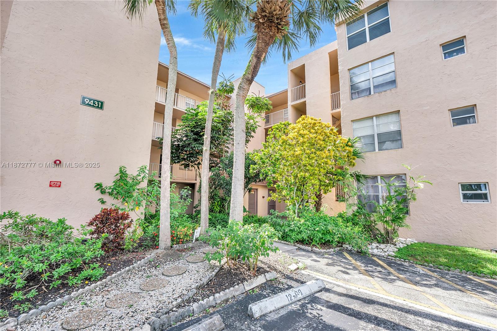 9431 Live Oak Pl #205