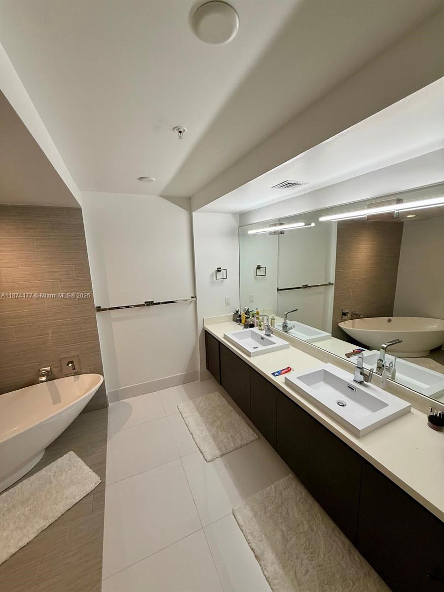 image Parque Towers Condo6