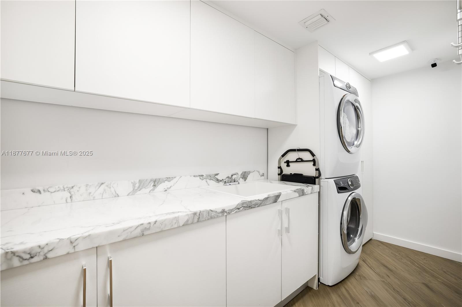 image Parque Towers Condo23