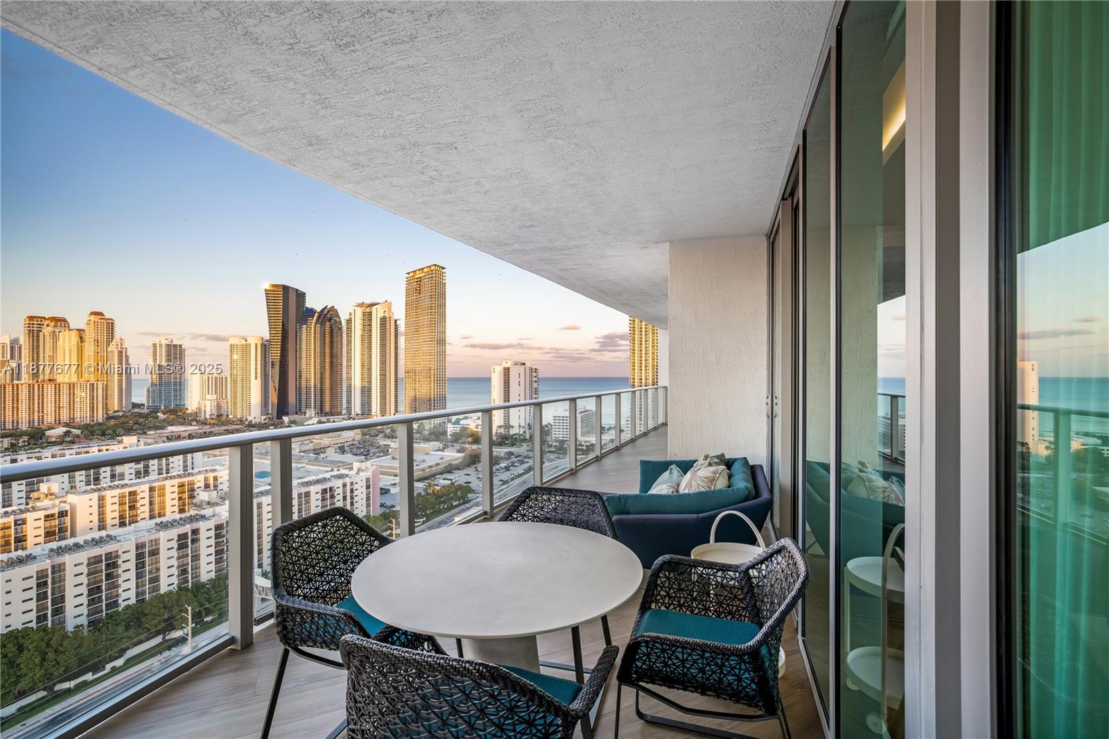image Parque Towers Condo24
