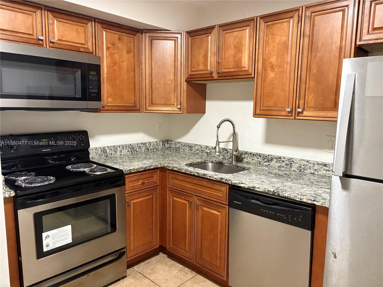 4164 Inverrary Dr #112