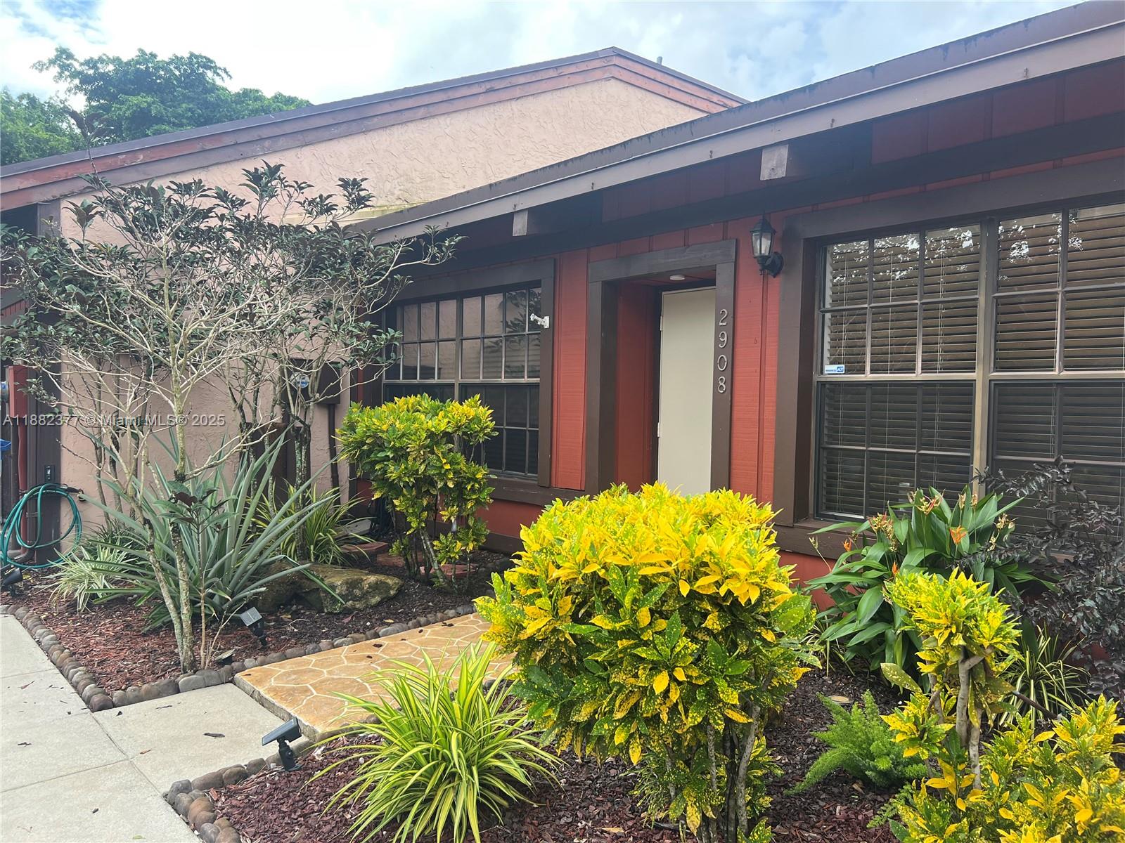 2908 N 35th Ter #2908