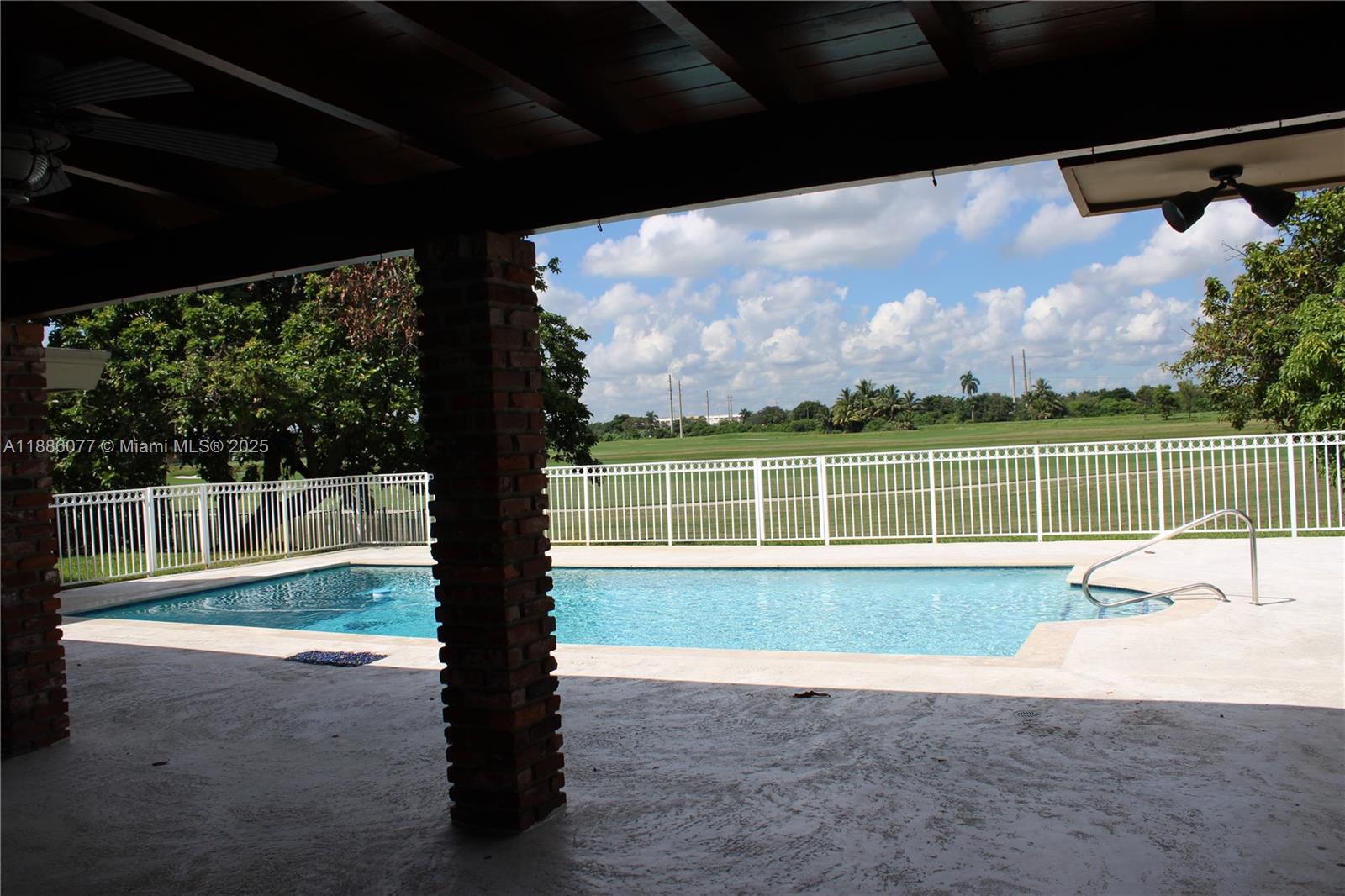 16100 W Prestwick Pl Miami Lakes, FL 33014