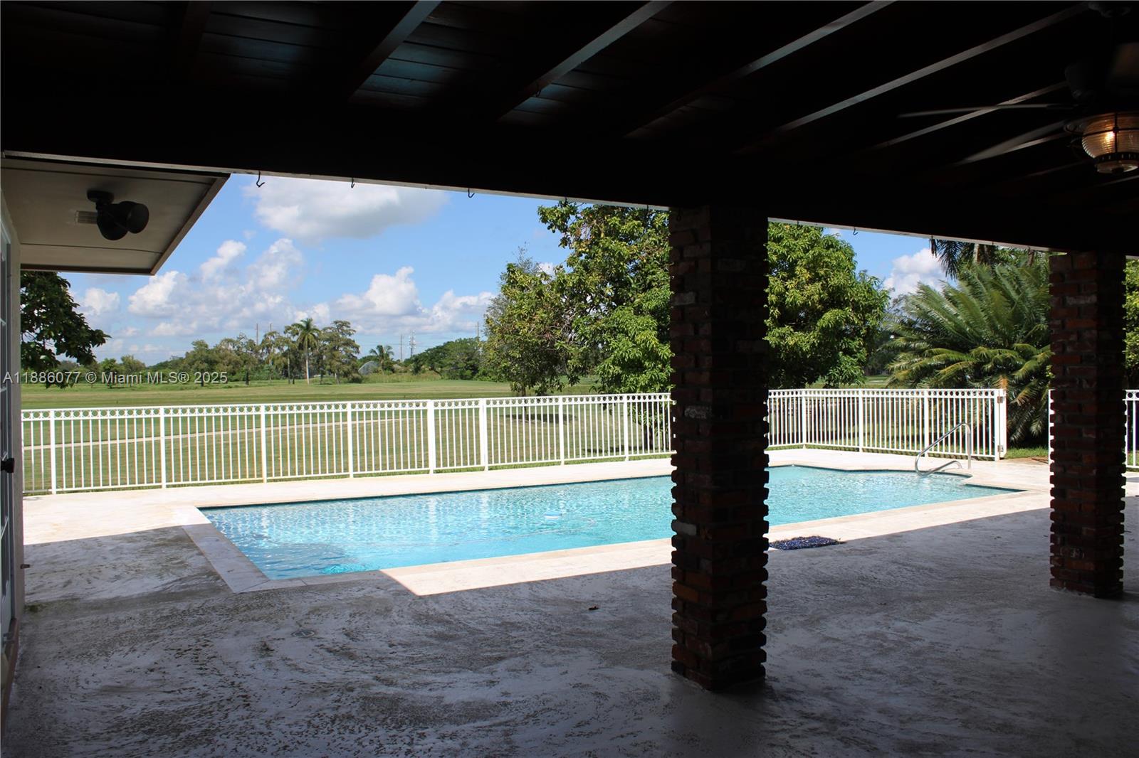 16100 W Prestwick Pl Miami Lakes, FL 33014