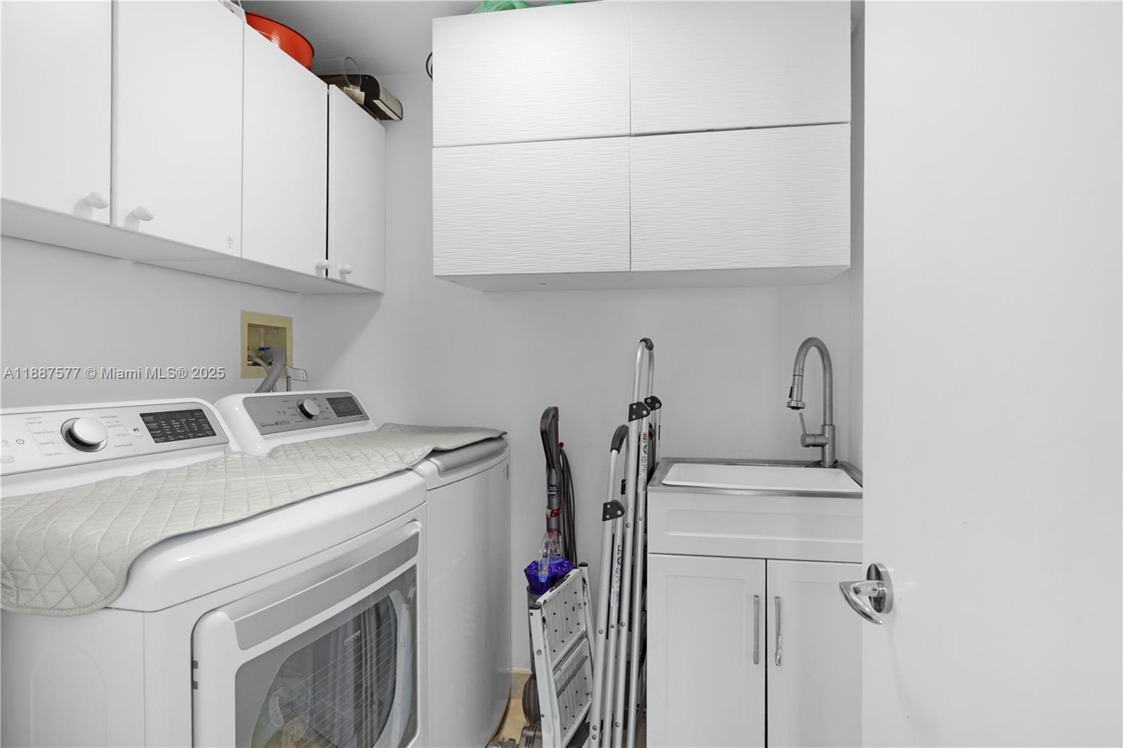 21150 Point Pl #1905 Aventura, FL 33180