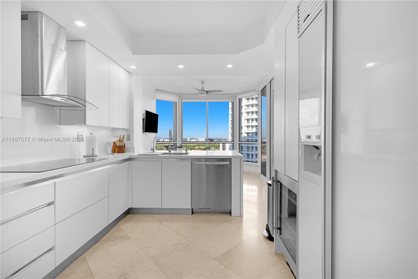 21150 Point Pl #1905 Aventura, FL 33180