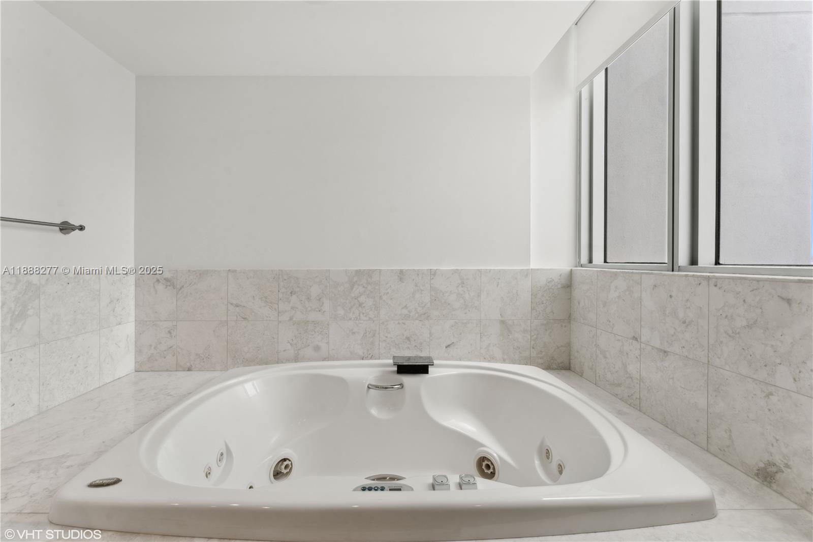 image Jade Residences At Bricke34