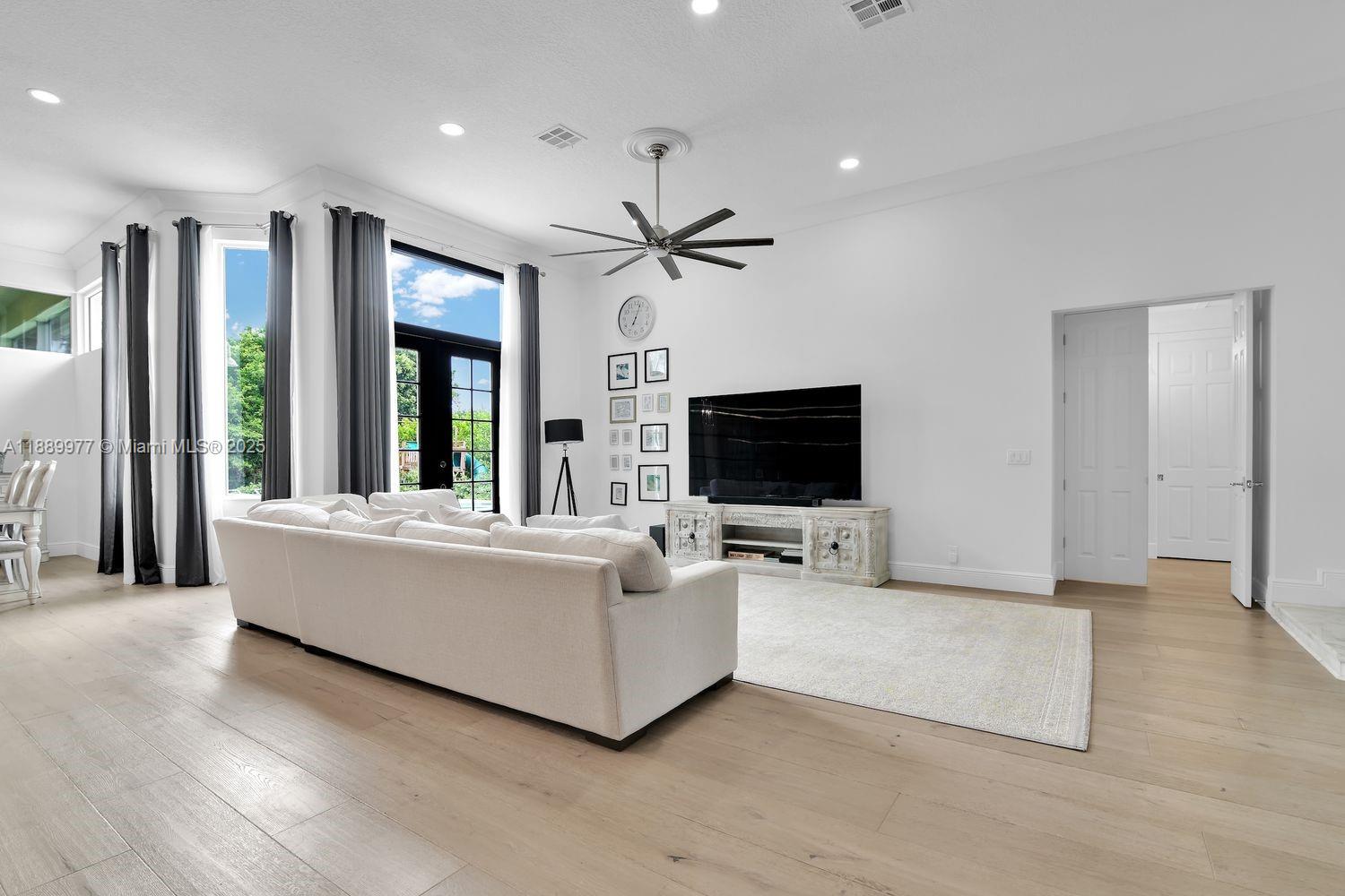 6622 Newport Lk Cir Boca Raton, FL 33496