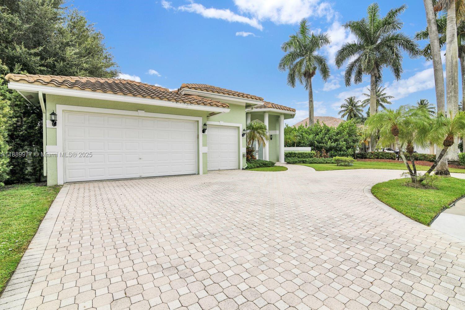 6622 Newport Lk Cir Boca Raton, FL 33496