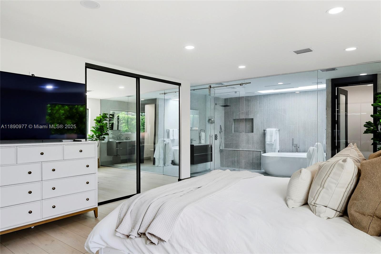 8341 SW 87th Ter Miami, FL 33143