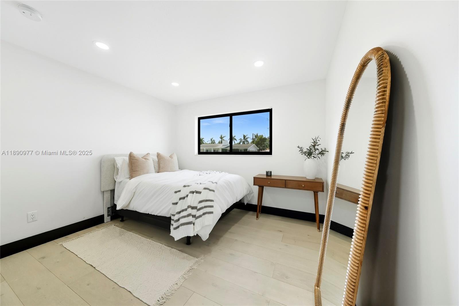 8341 SW 87th Ter Miami, FL 33143