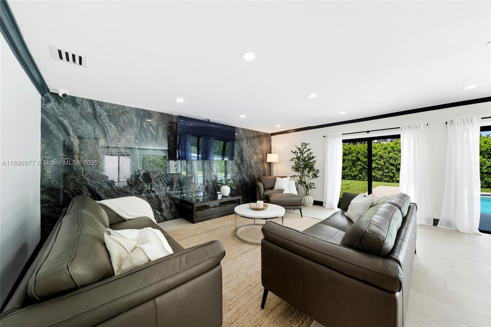 8341 SW 87th Ter Miami, FL 33143