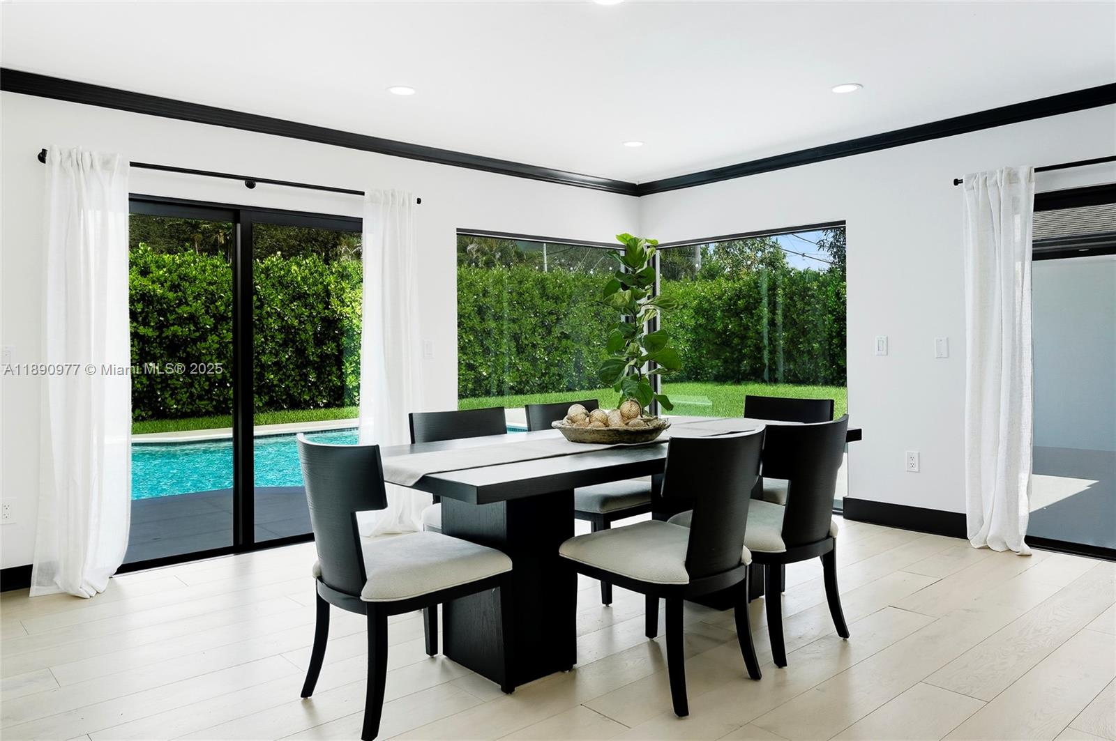 8341 SW 87th Ter Miami, FL 33143