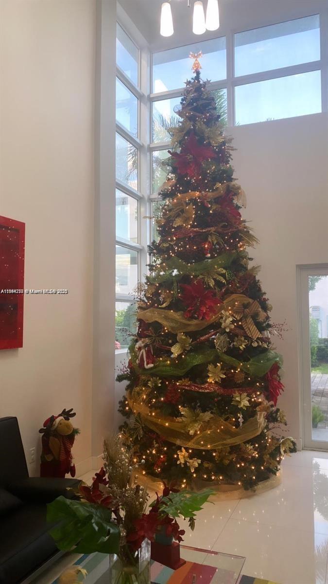 9880 NW 74th Ter Doral, FL 33178