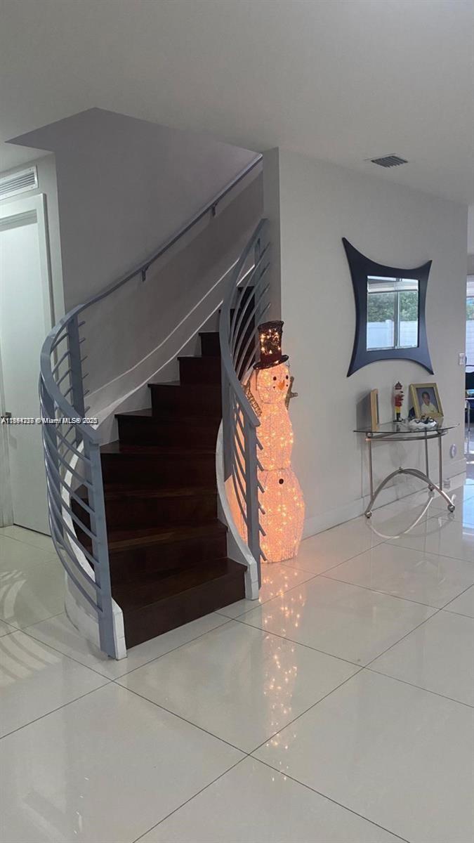 9880 NW 74th Ter Doral, FL 33178