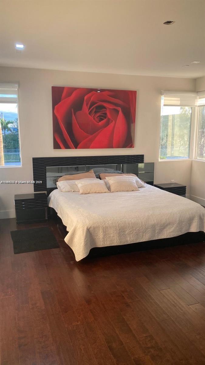 9880 NW 74th Ter Doral, FL 33178