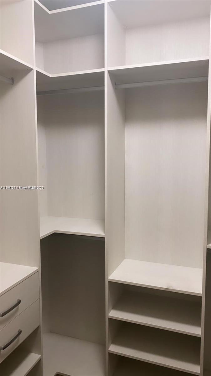 9880 NW 74th Ter Doral, FL 33178