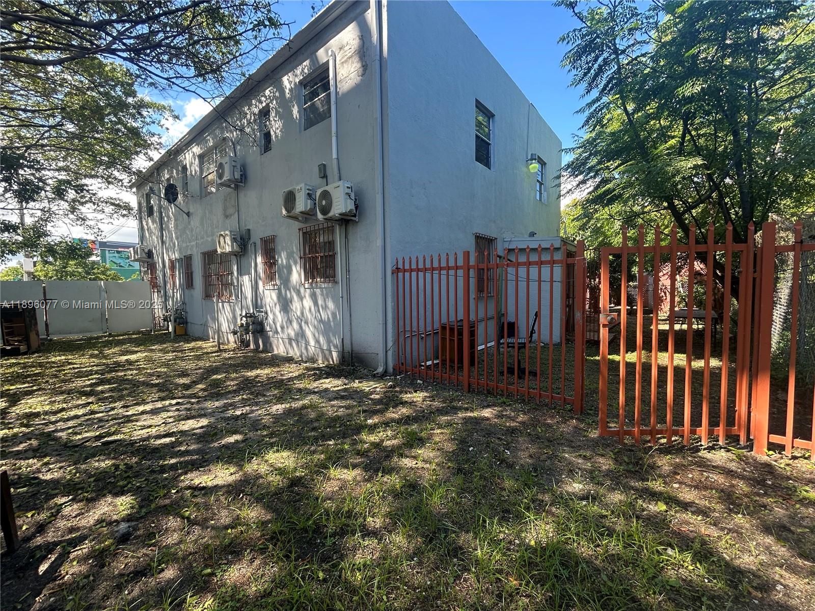 2015 NW 6th Pl Miami, FL 33127