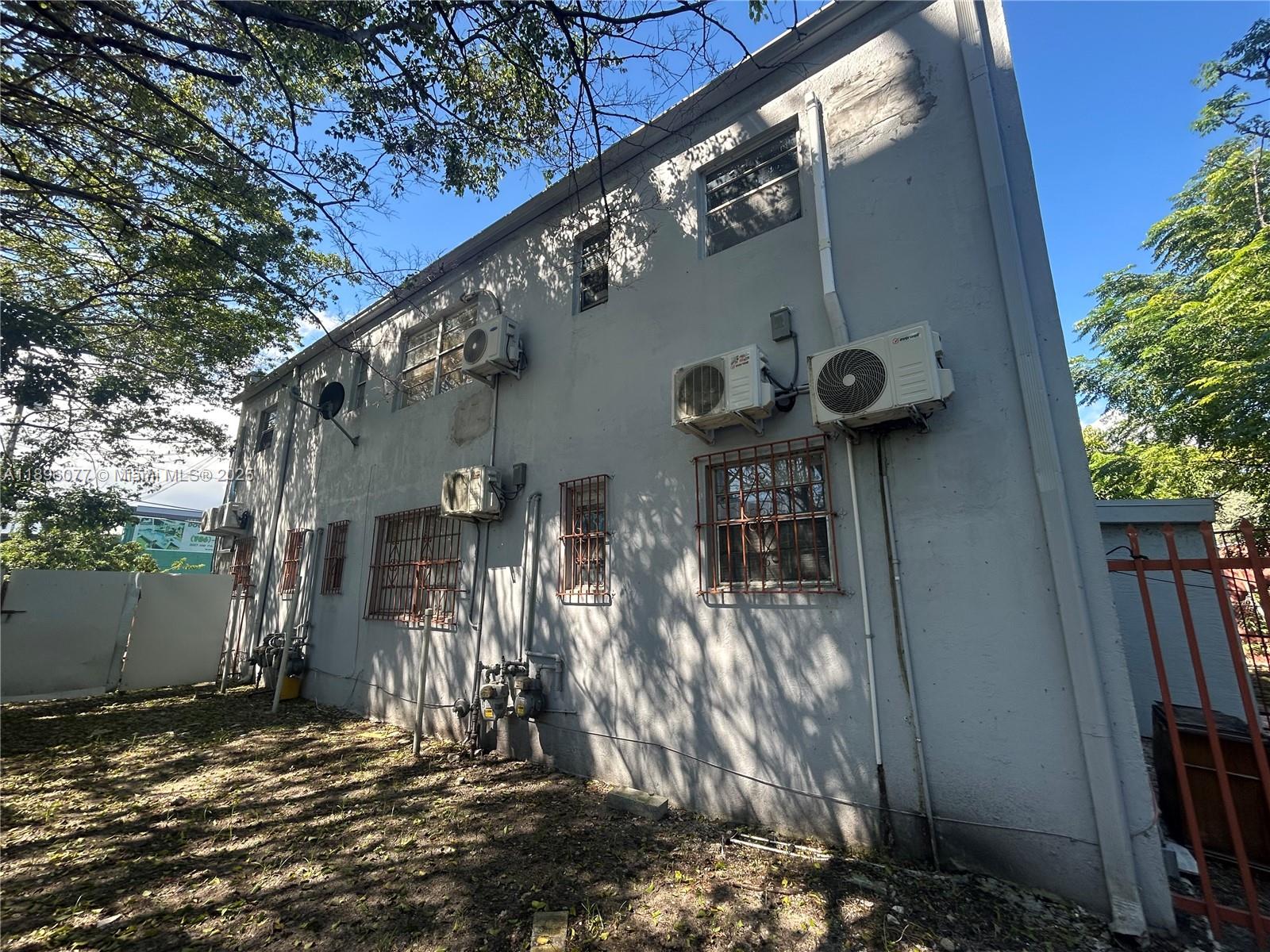 2015 NW 6th Pl Miami, FL 33127