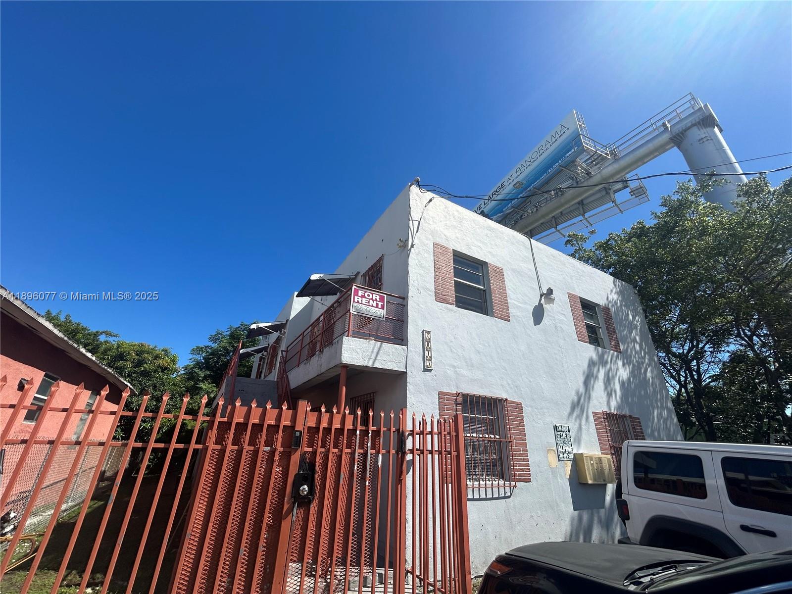 2015 NW 6th Pl Miami, FL 33127