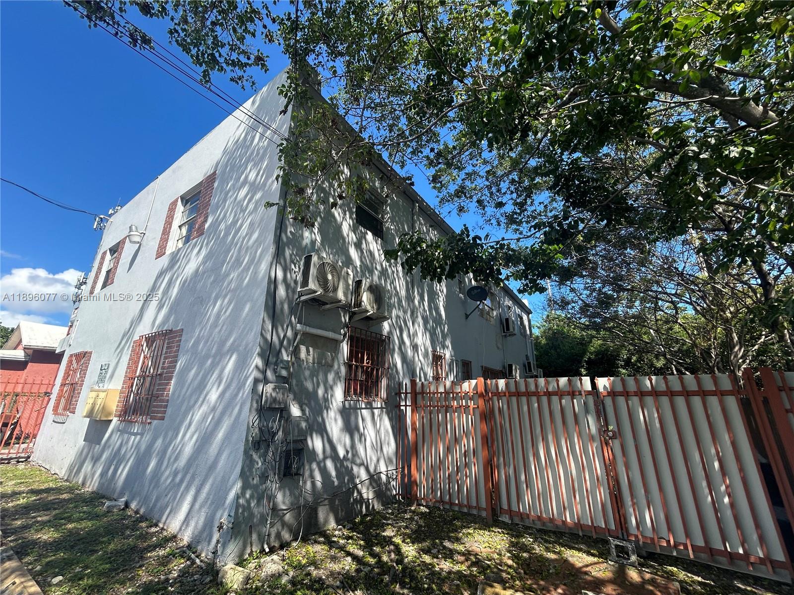 2015 NW 6th Pl Miami, FL 33127