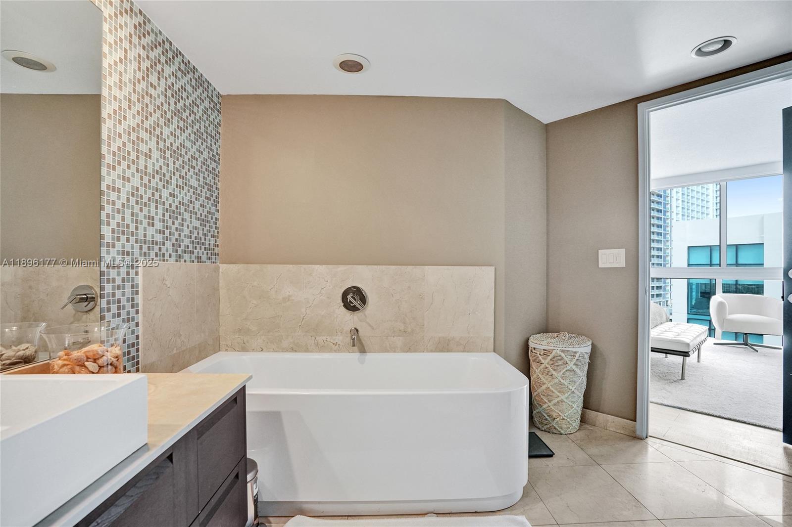 image St Tropez On The Bay12