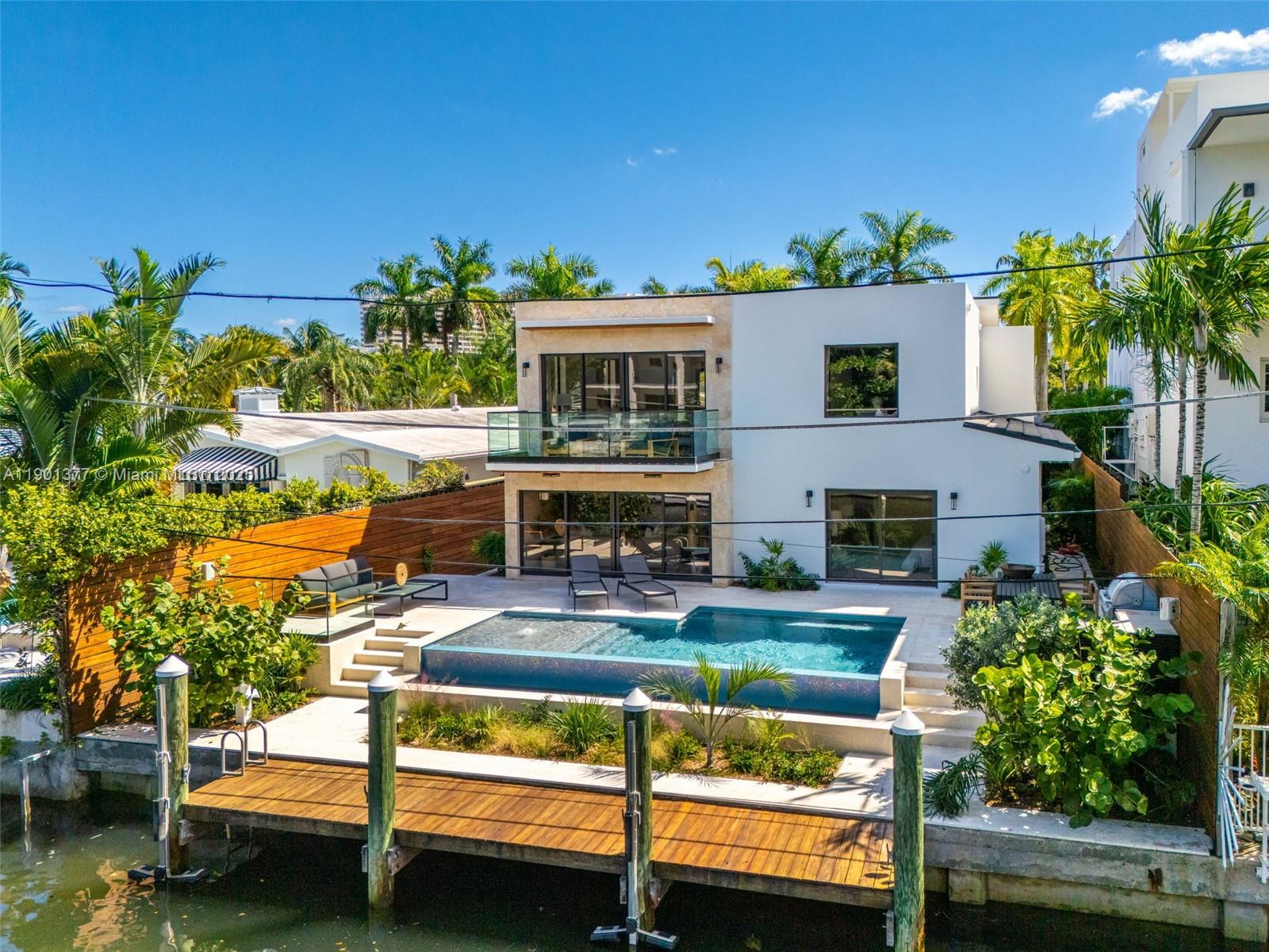 1815 Fairhaven Pl Miami, FL 33133