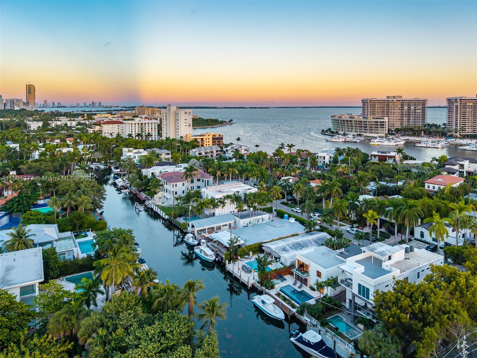 1815 Fairhaven Pl Miami, FL 33133