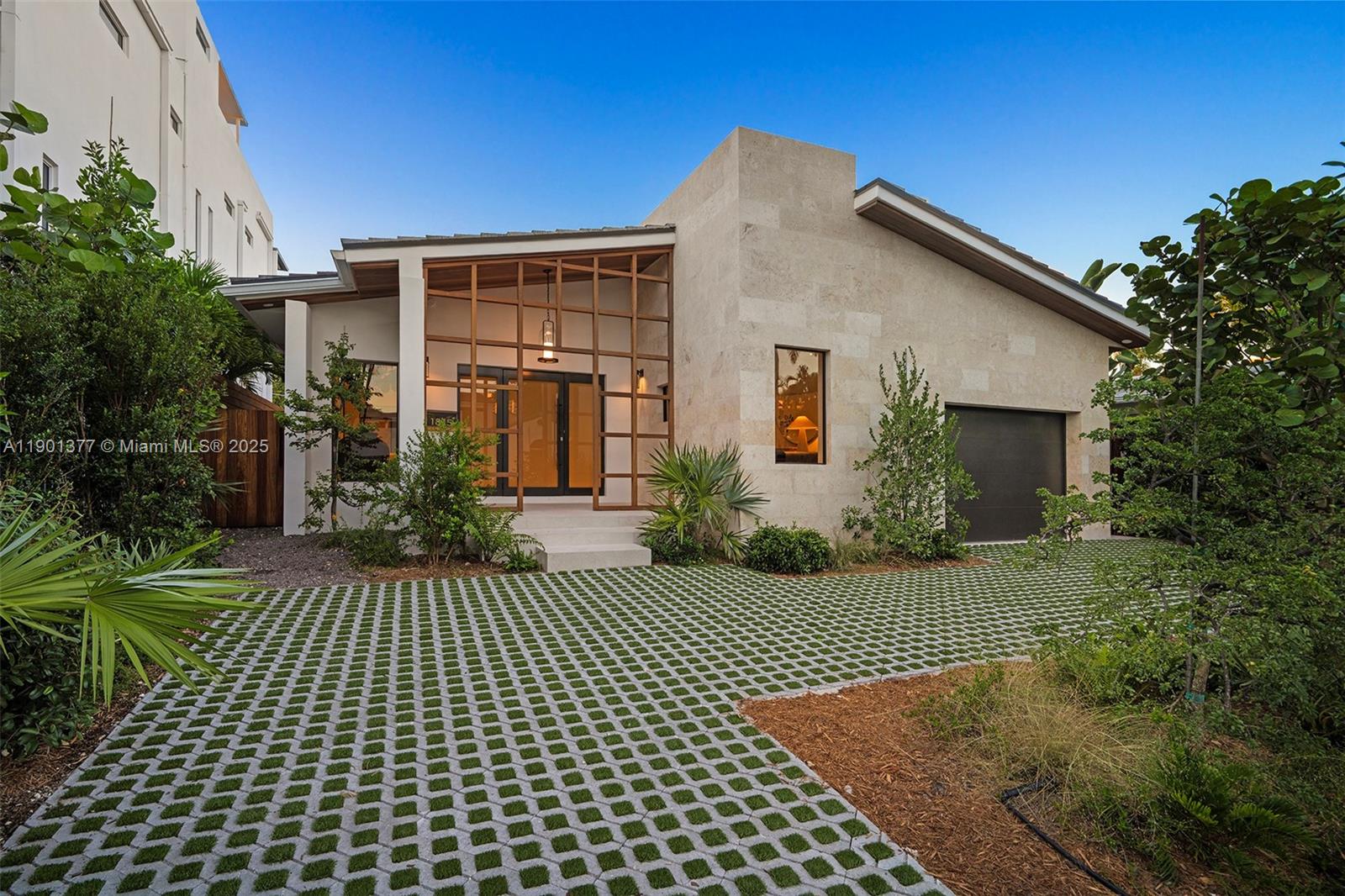 1815 Fairhaven Pl Miami, FL 33133