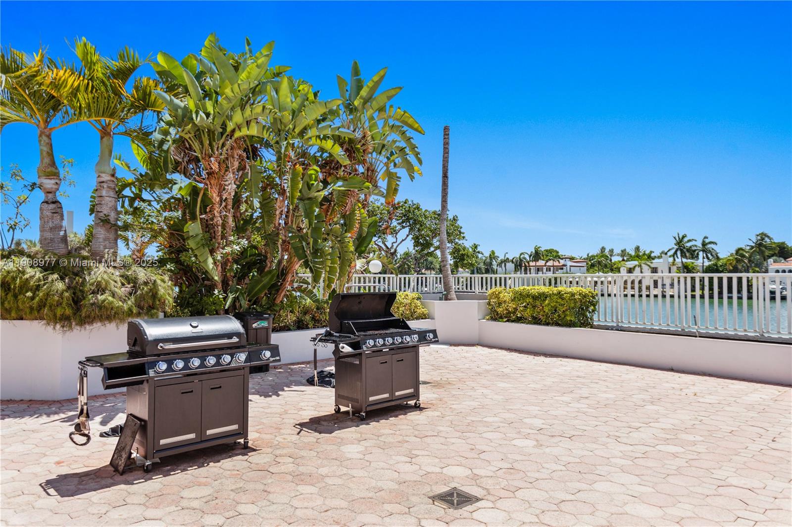 5700 Collins Ave #3a Miami Beach, FL 33140