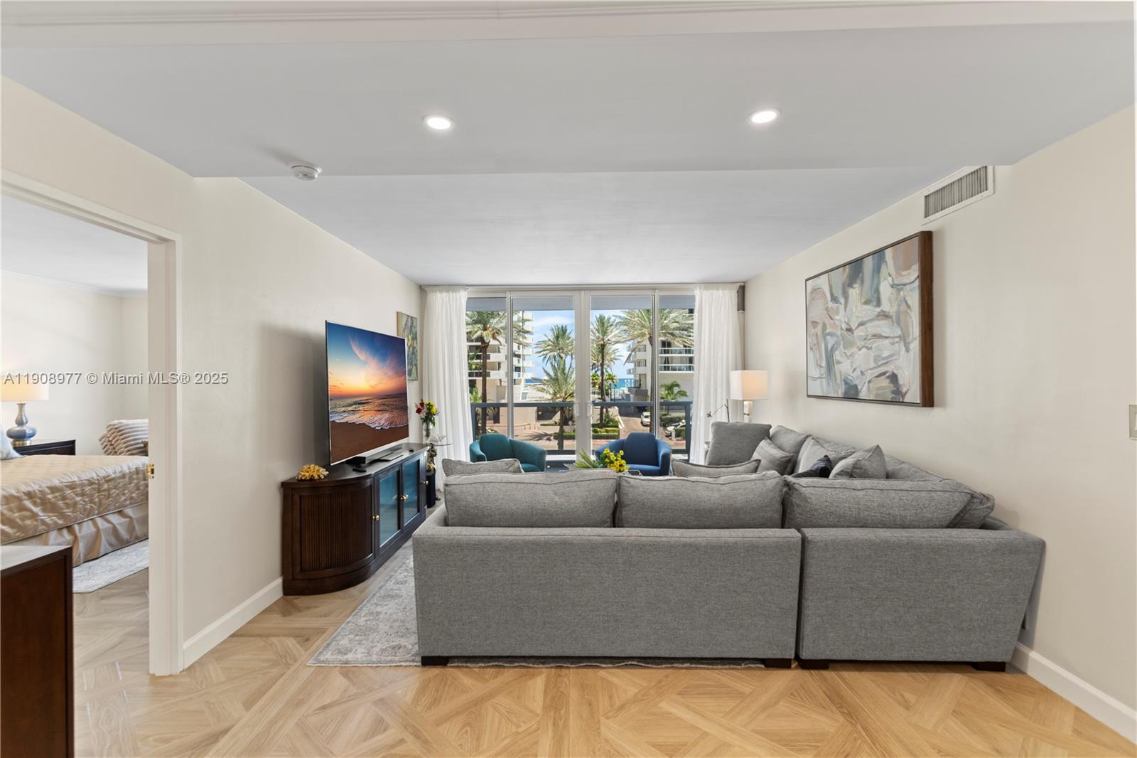 5700 Collins Ave #3a Miami Beach, FL 33140