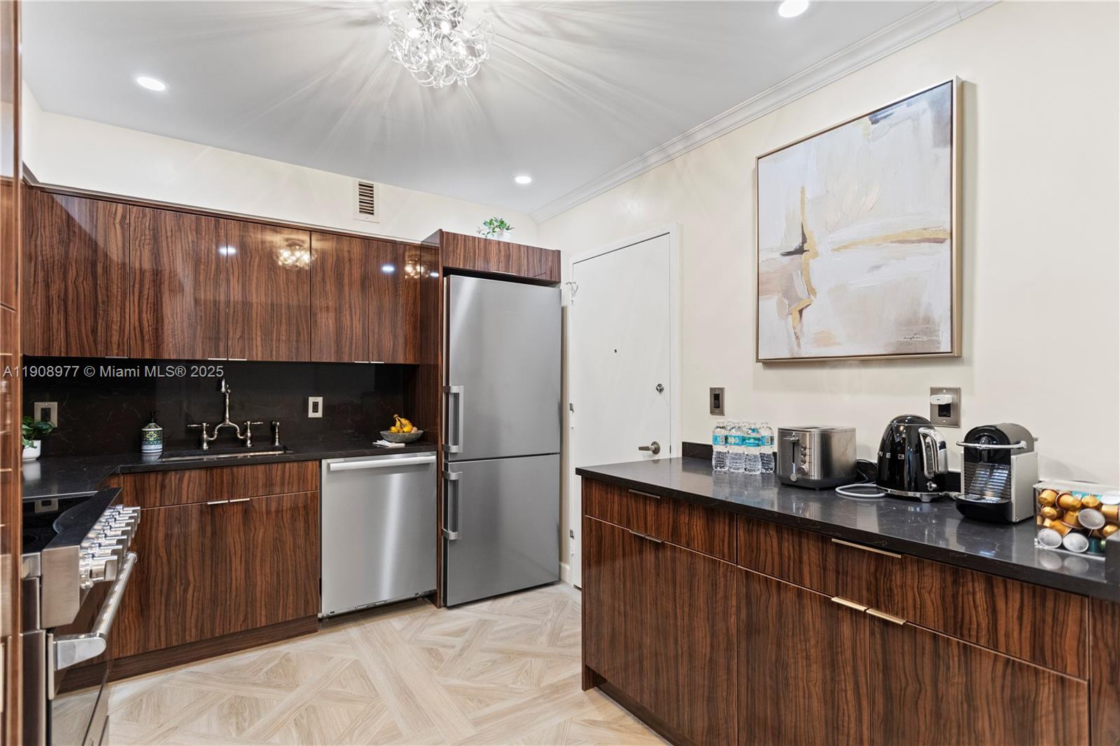 5700 Collins Ave #3a Miami Beach, FL 33140