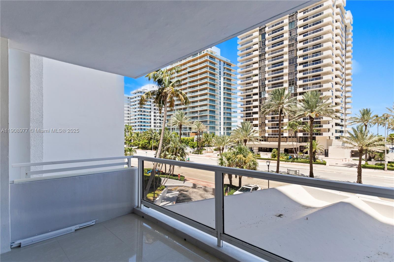 5700 Collins Ave #3a Miami Beach, FL 33140