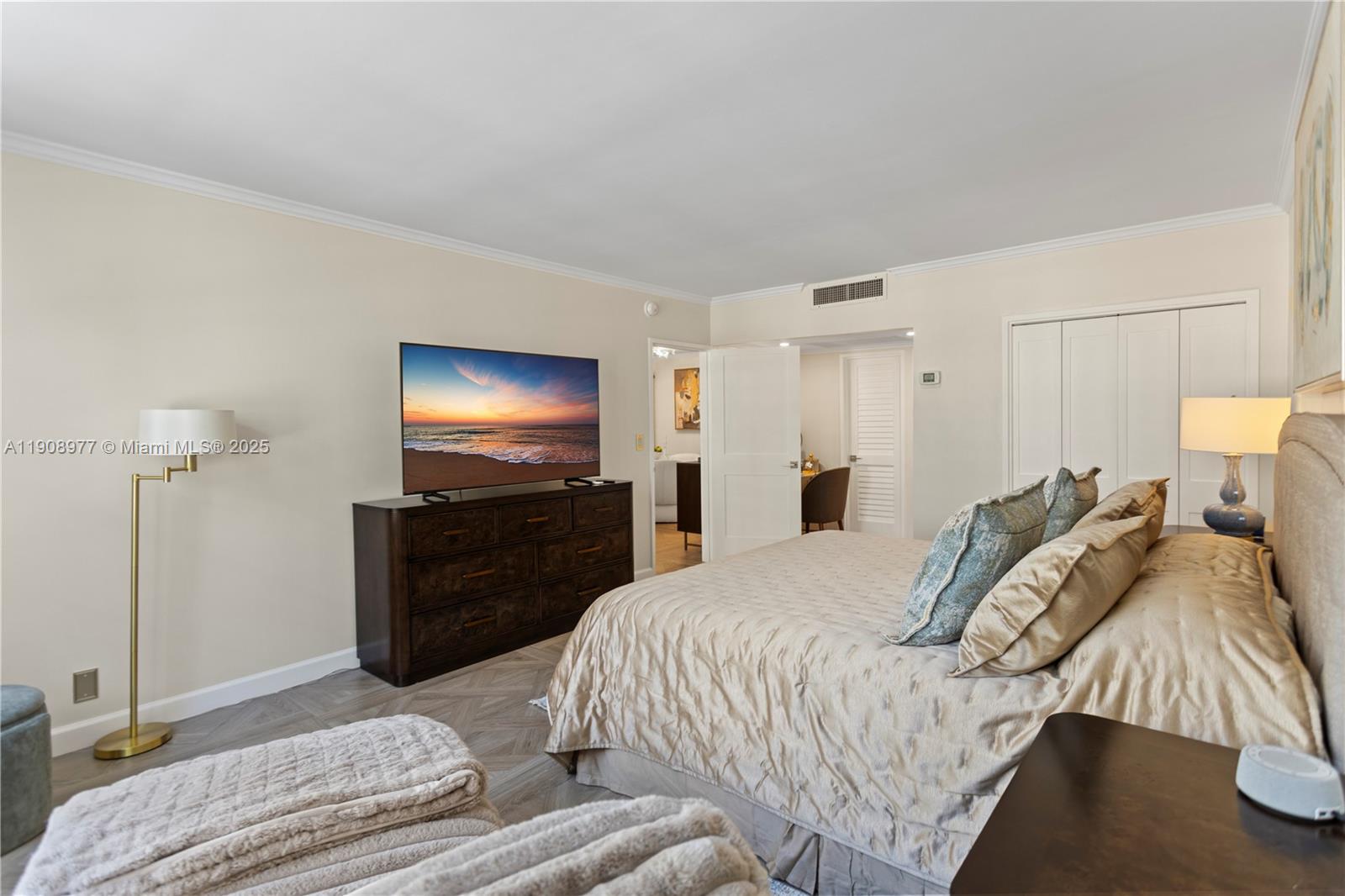 5700 Collins Ave #3a Miami Beach, FL 33140