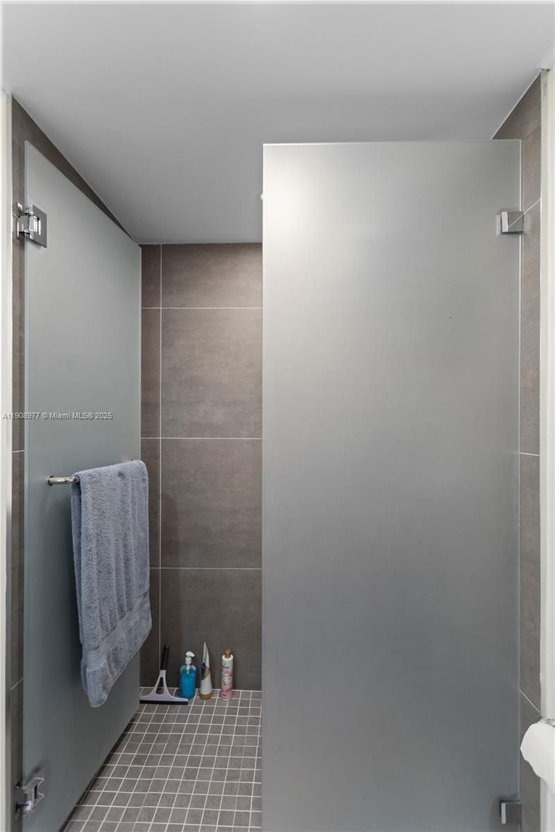 5700 Collins Ave #3a Miami Beach, FL 33140