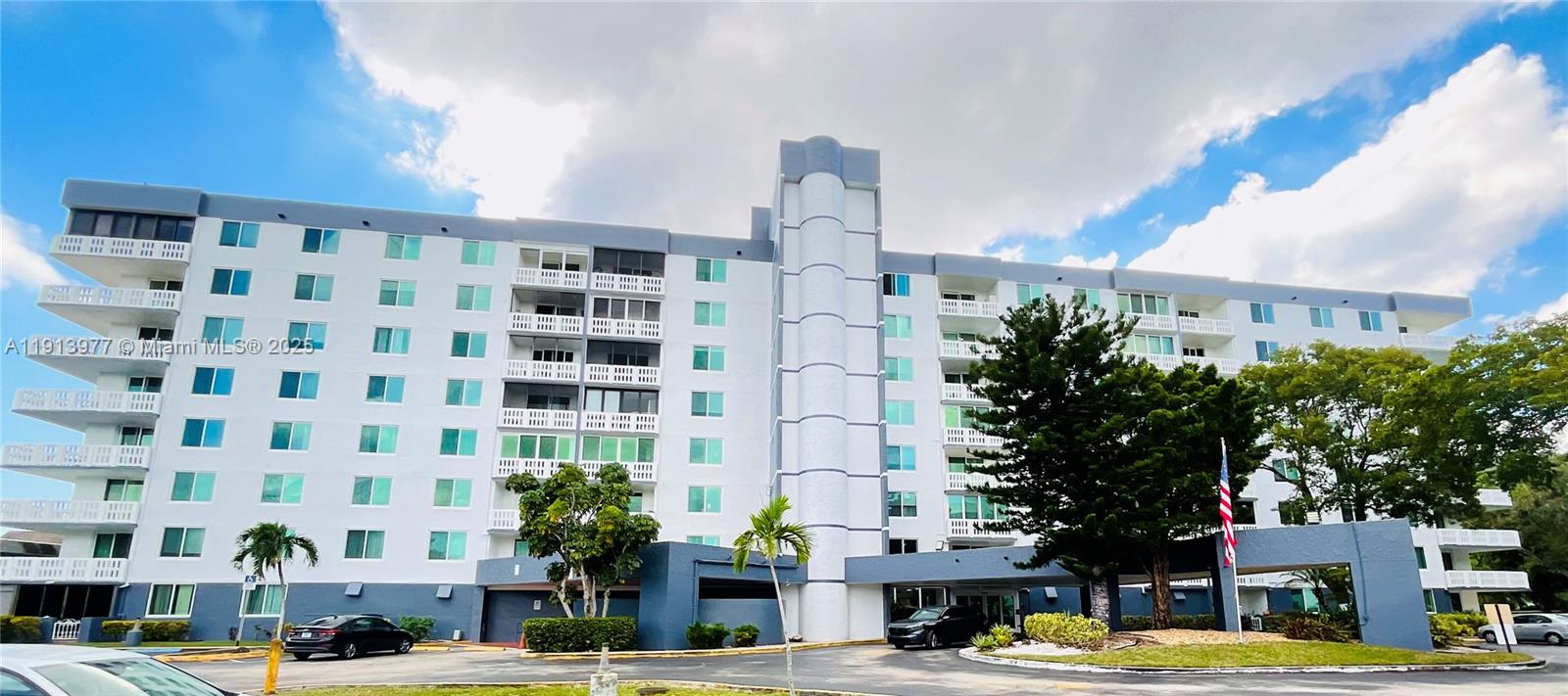 919 Hillcrest Dr #704