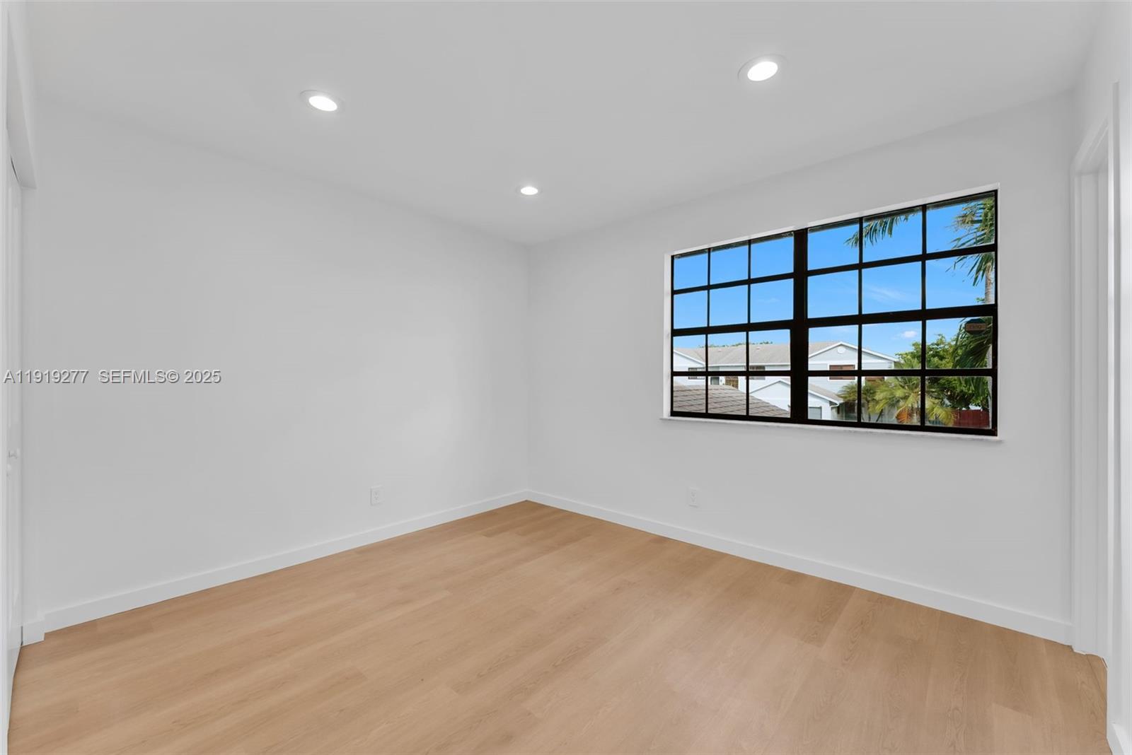 10512 NW 3rd St Pembroke Pines, FL 33026