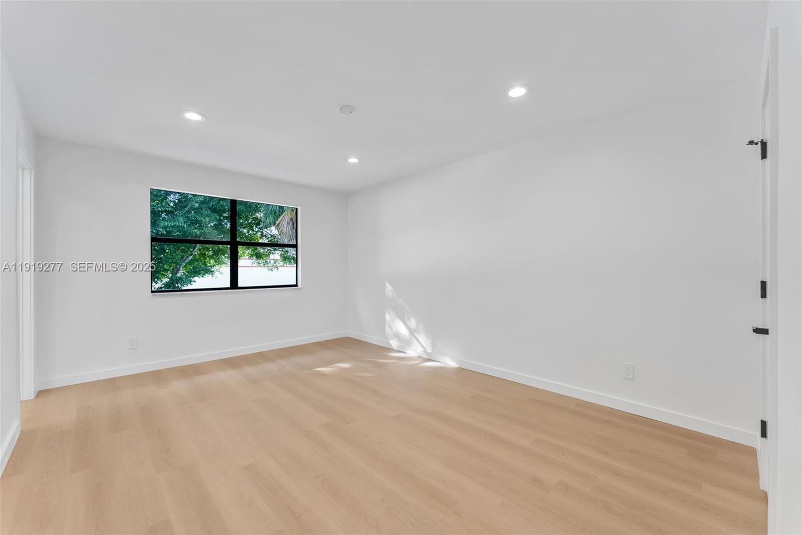 10512 NW 3rd St Pembroke Pines, FL 33026