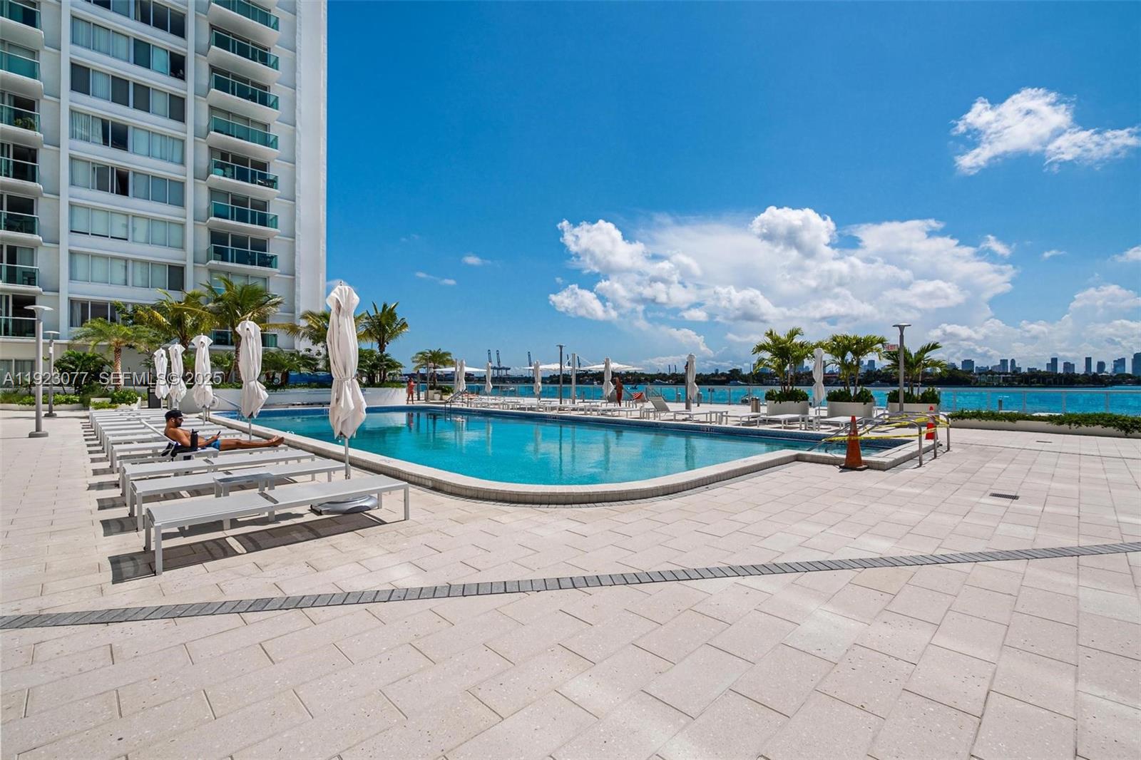 image Mirador 1000 (South Tower)16