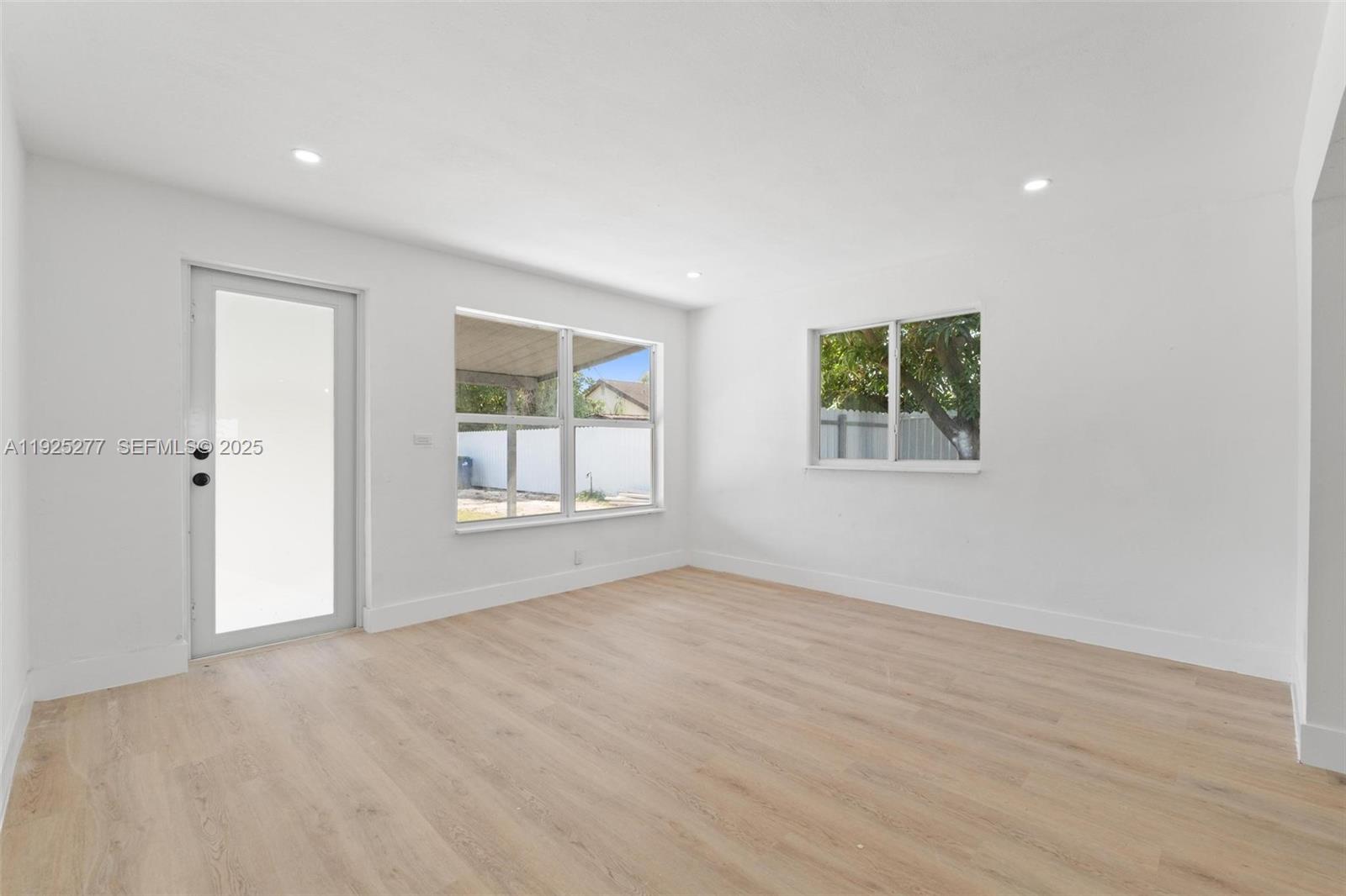 2285 NW 89th St Miami, FL 33147