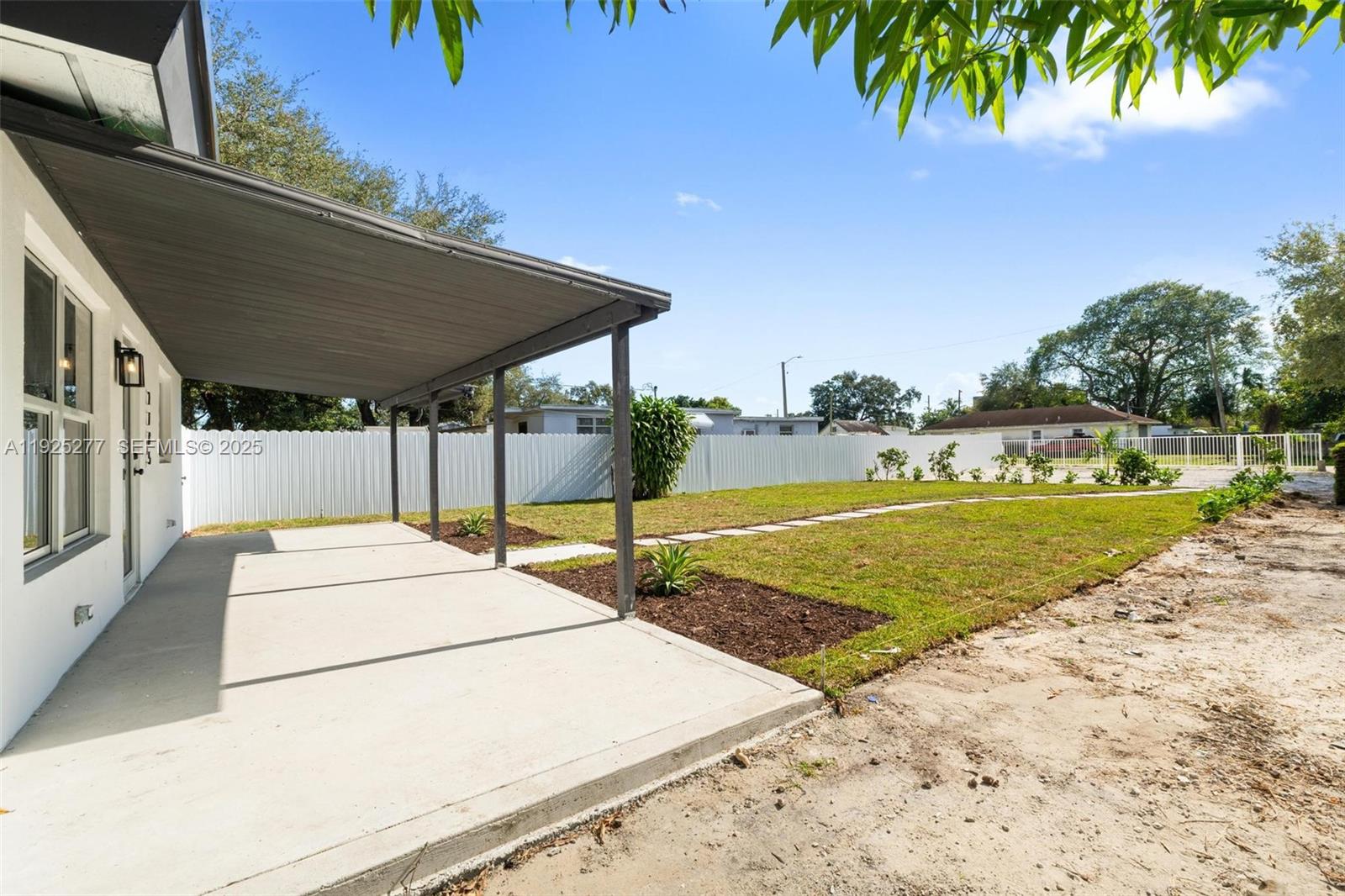 2285 NW 89th St Miami, FL 33147