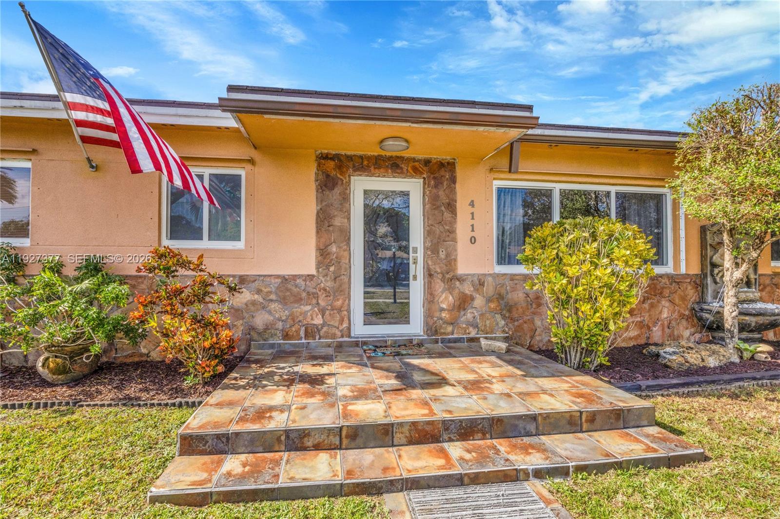 4110 W 7th Ln Hialeah, FL 33012