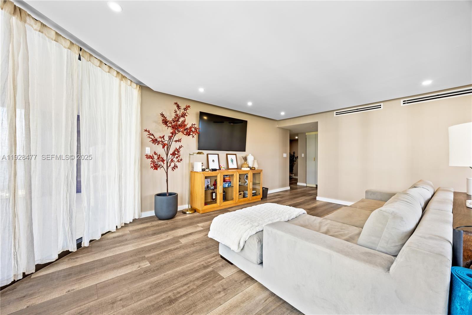 1915 Brickell Ave #1001 Miami, FL 33129