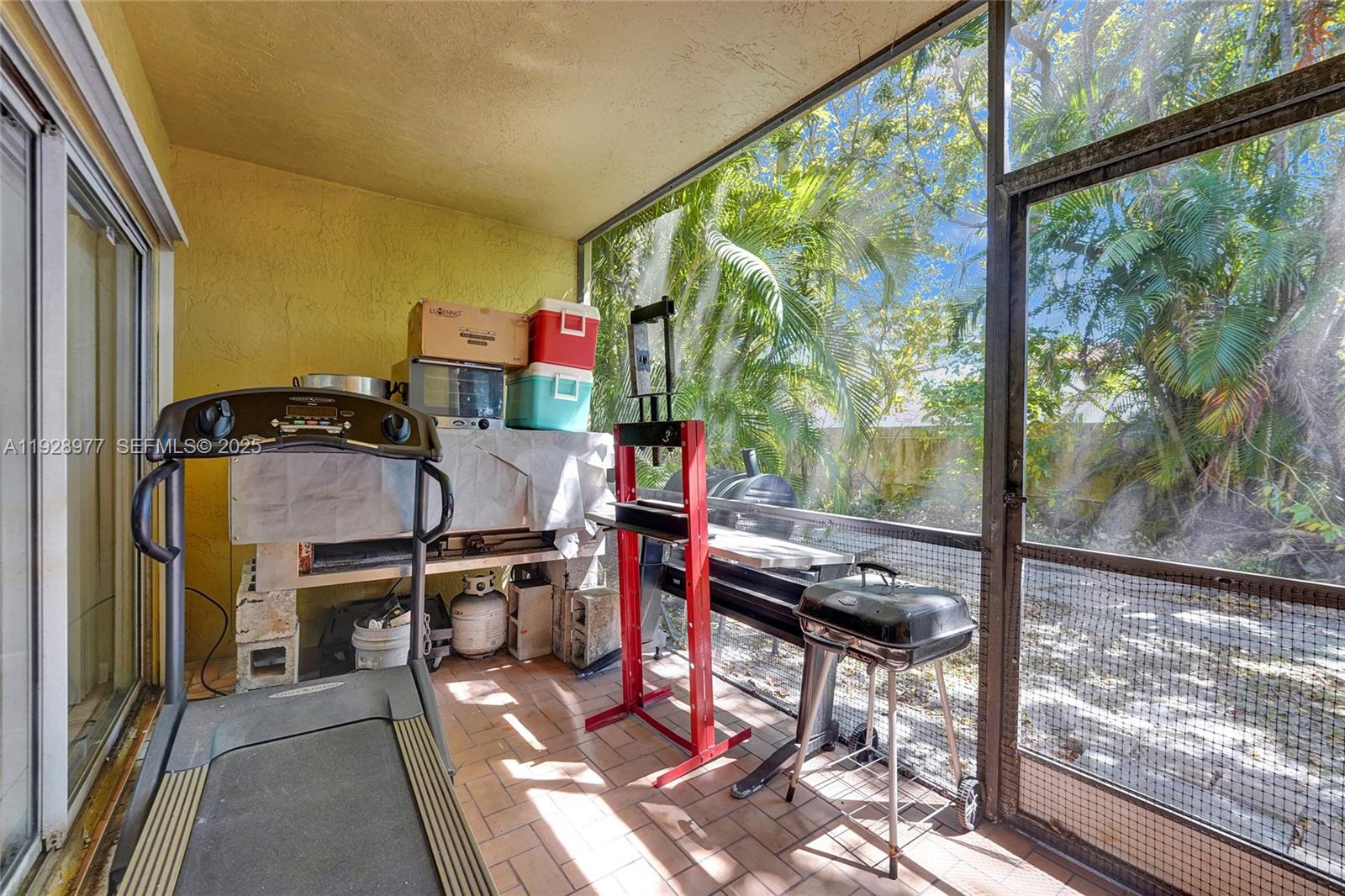 3592 NW 83rd Ln Sunrise, FL 33351