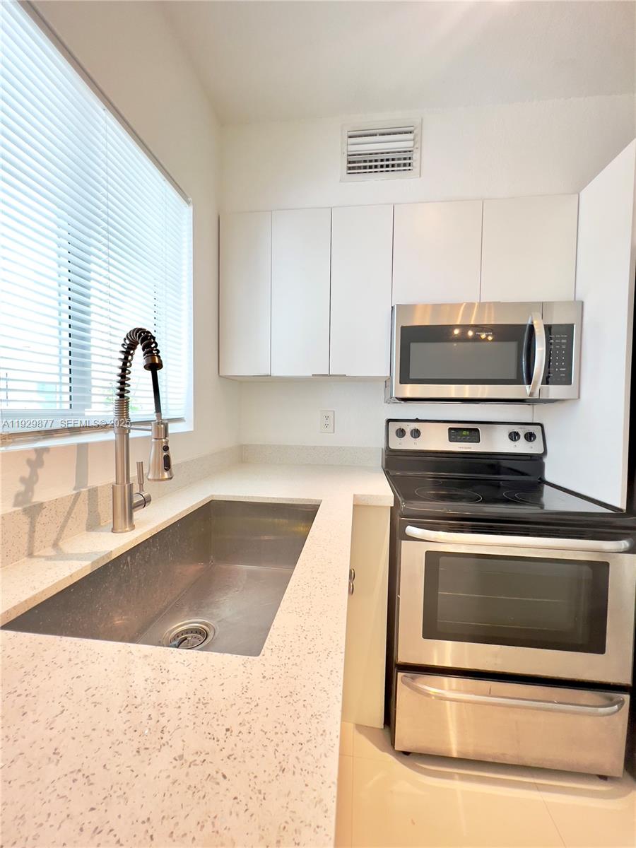 8035 Crespi Blvd #13 Miami Beach, FL 33141