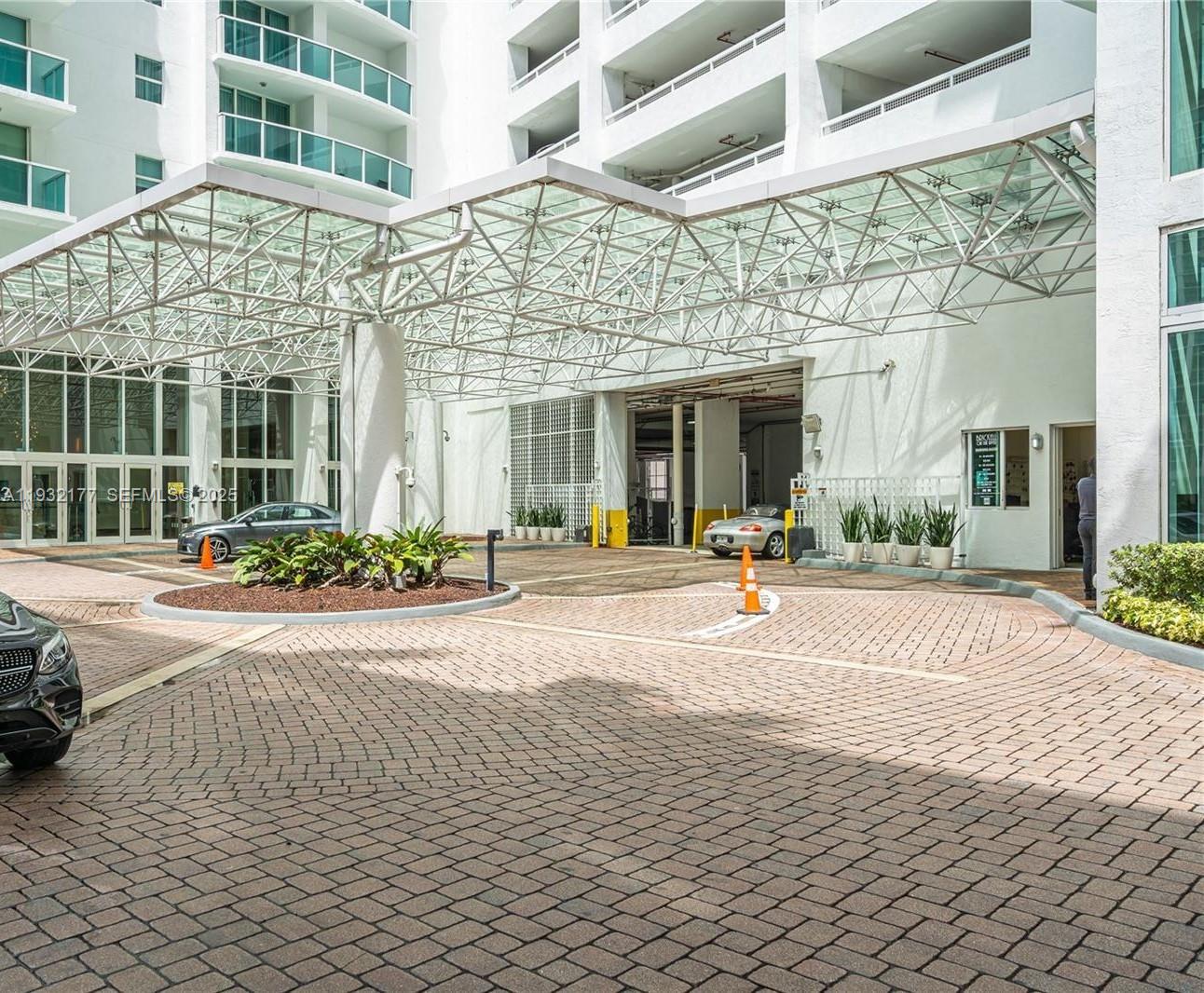 image Brickell on the River North7